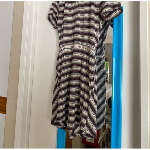 CUTE QUICKSILVER STRIPED DRESS - Picture 3 of 5